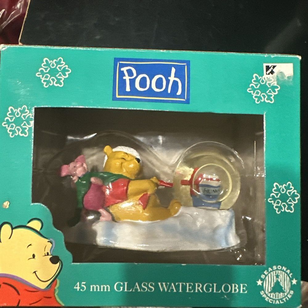 Disney Winnie The Pooh And Piglet Waterglobe Christmas‎